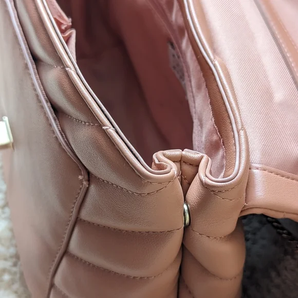 EUC A New Day Coral Quilted Bag with removable strap - Picture 5 of 8